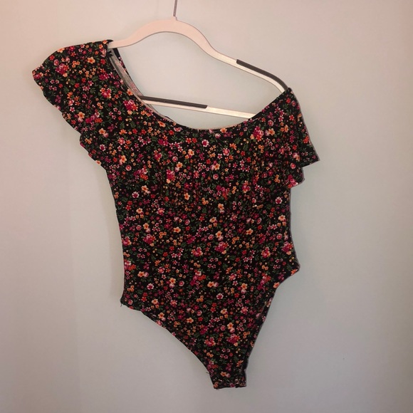 One Shoulder Bodysuit - Picture 2 of 3